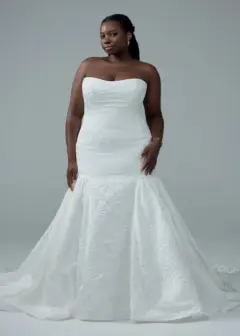 Aluguel de vestido de noiva com cauda versátil e ajustável para a festa - Noivas SP - Ateliê em São Paulo