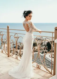 Aluguel de vestido de noiva estilo império com cintura alta e manga longa - Noivas SP