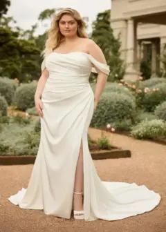 Aluguel de vestido de noiva com detalhes de lacês e amarração nas costas - Noivas SP