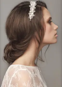 Aluguel de vestido de noiva modelo reto e simples para uma noiva elegante - Noivas SP - São Paulo